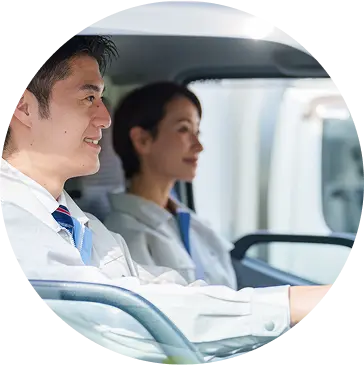 軽自動車で配送する様子