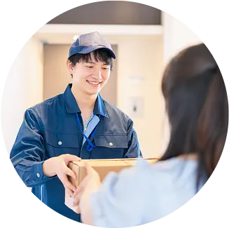 荷物を配達する様子